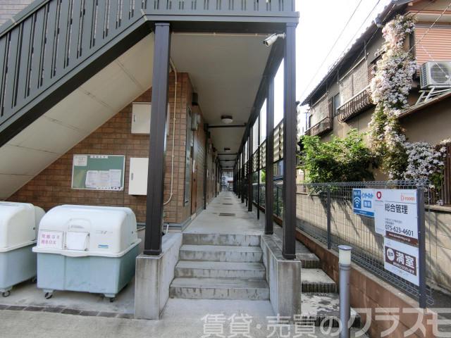 28/30 エントランス