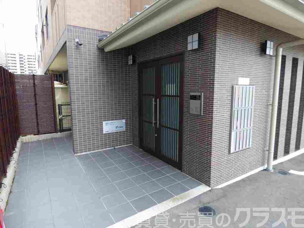 30/30 エントランス