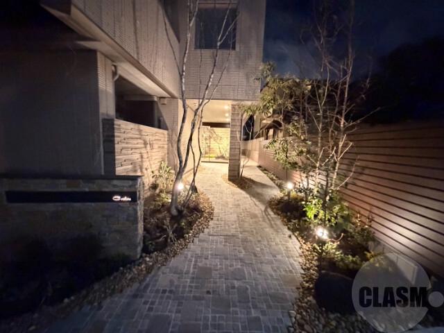 22/30 エントランス