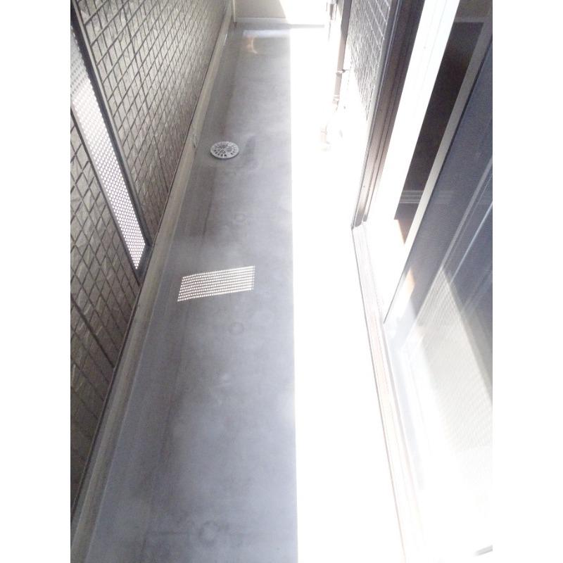 18/28 バルコニー