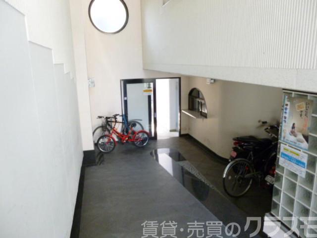 28/30 エントランス