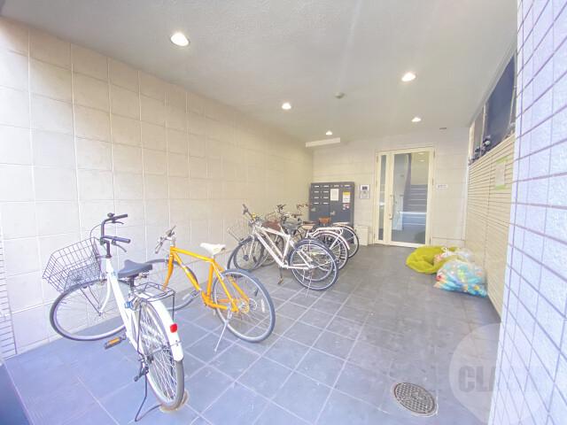 16/27 エントランス