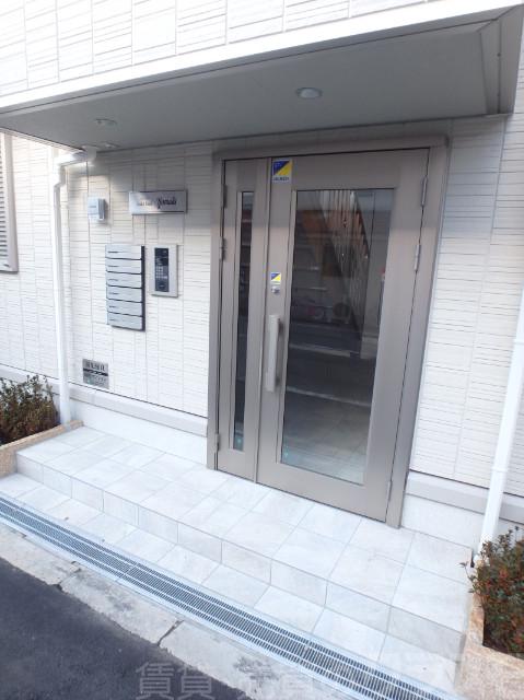 24/30 エントランス