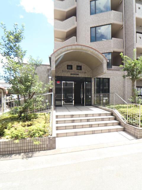 21/28 エントランス