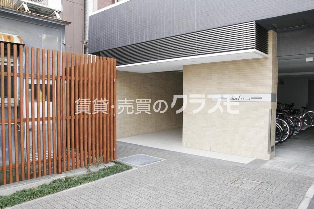 19/30 エントランス