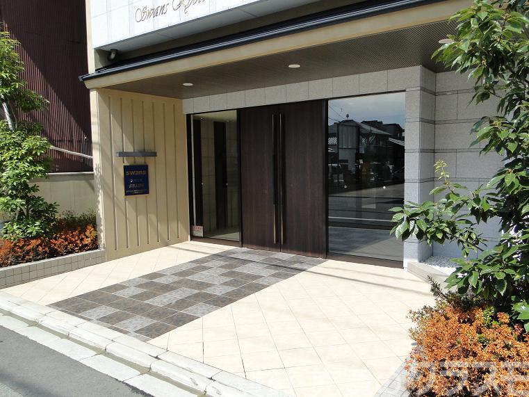 27/30 エントランス