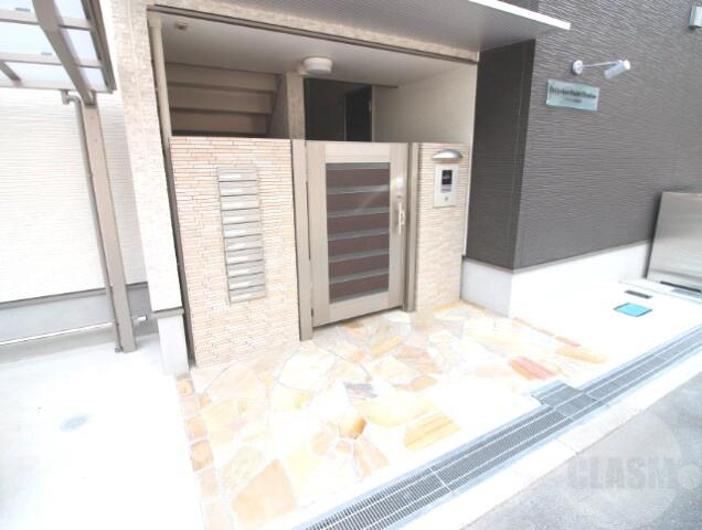 22/30 エントランス