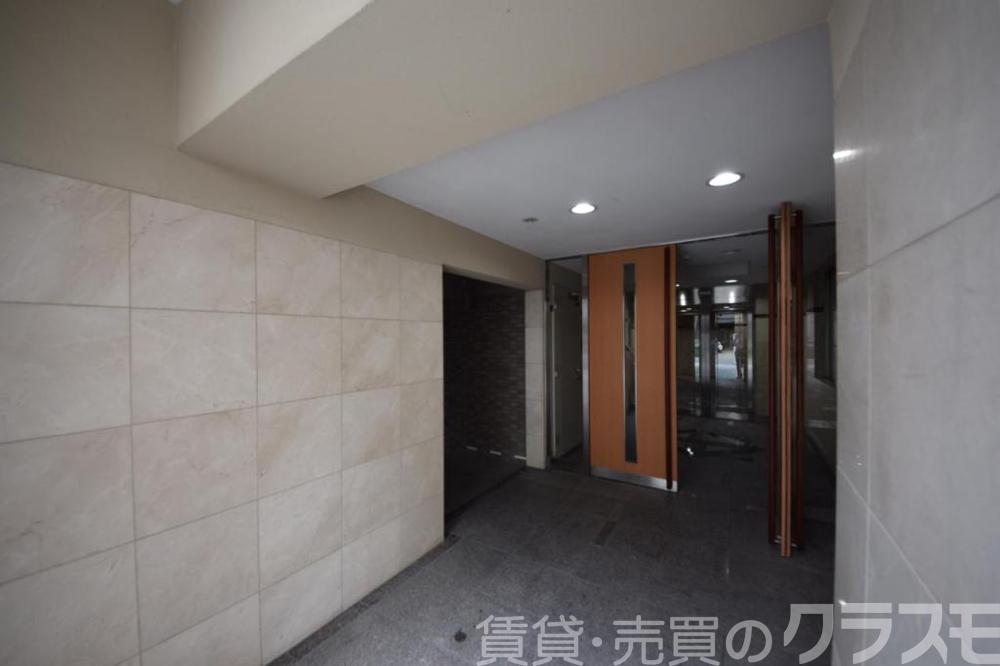 28/30 エントランス