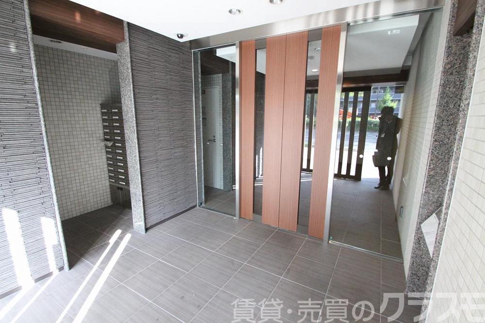 28/30 エントランス