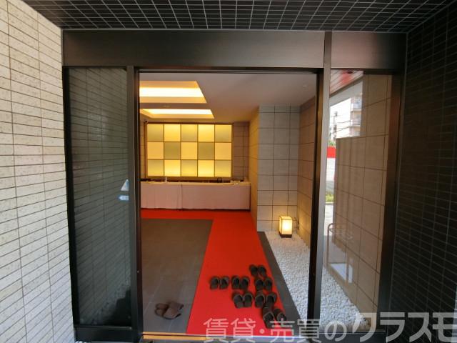 28/30 エントランス