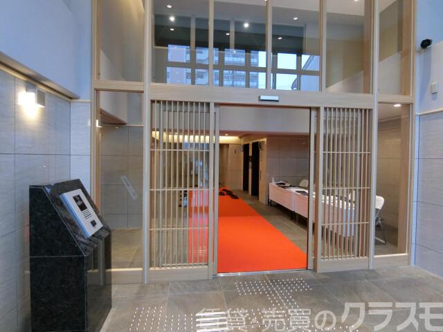 28/30 エントランス