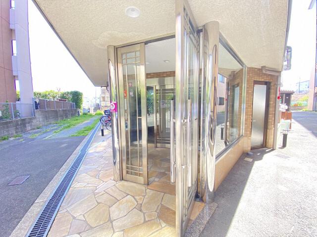 17/26 エントランス