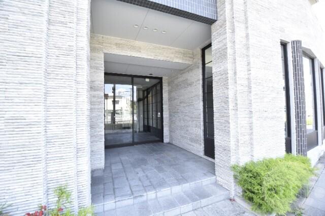 18/29 エントランス