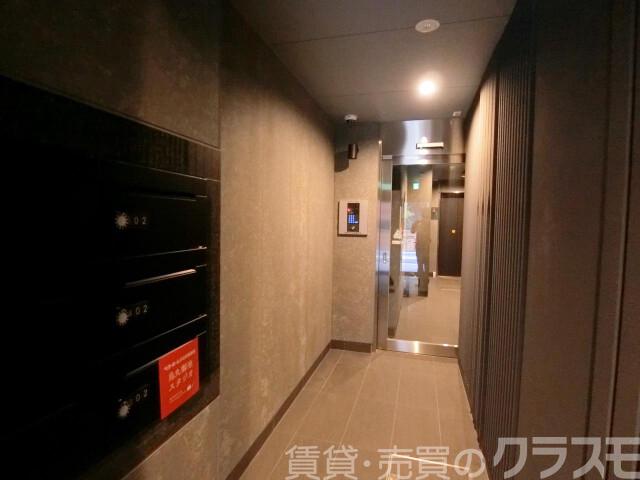 28/30 エントランス