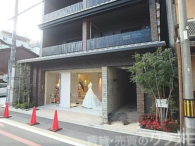 30/30 エントランス