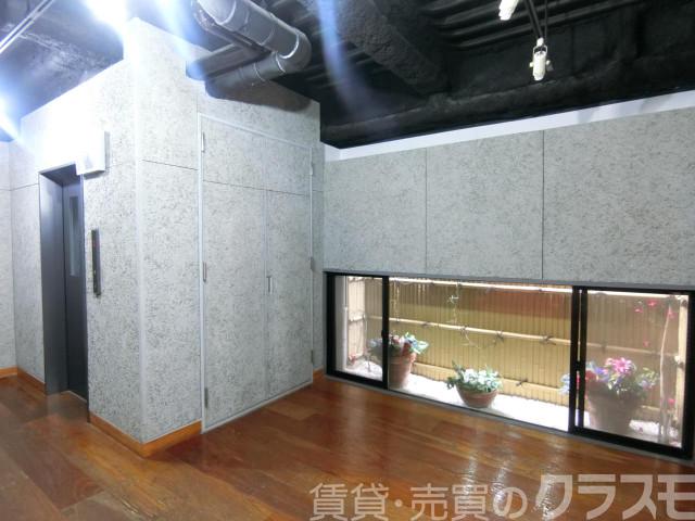 28/30 エントランス