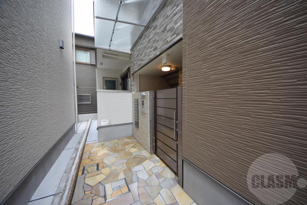 23/30 エントランス