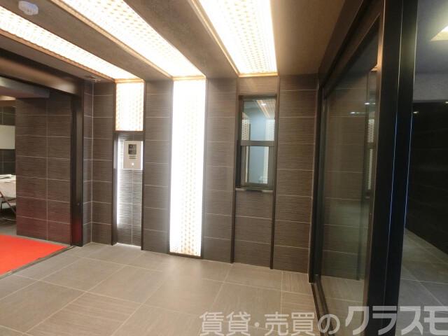 28/30 エントランス