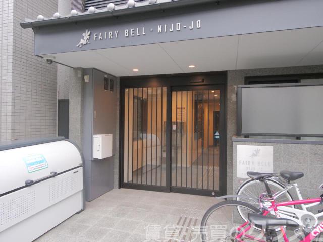 28/30 エントランス