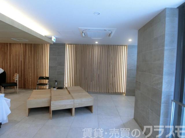 28/30 エントランス