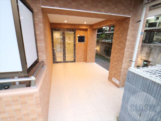 19/27 エントランス