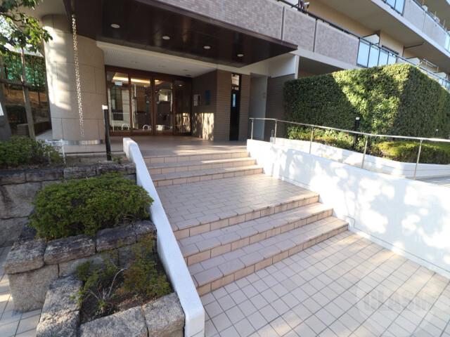 22/30 エントランス