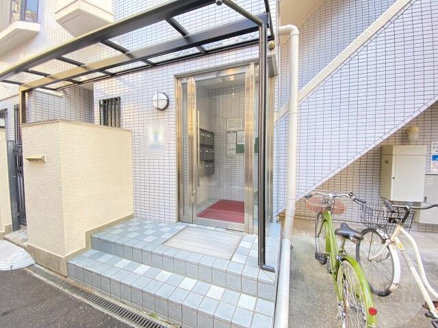 14/23 エントランス