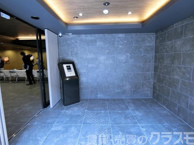 28/30 エントランス