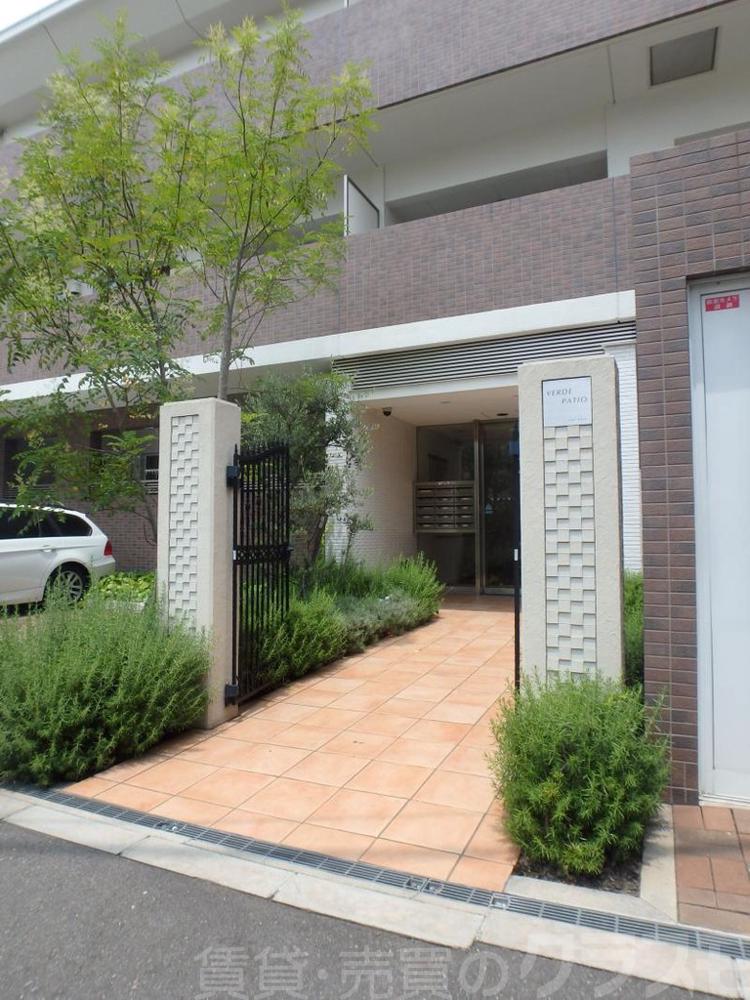 26/30 エントランス