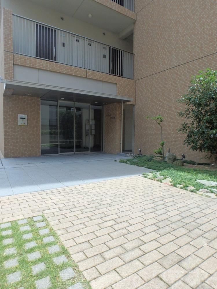 22/29 エントランス