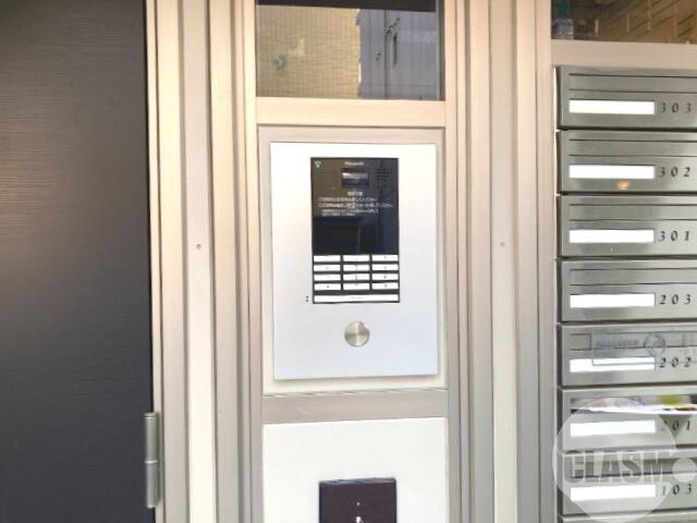 21/30 エントランス