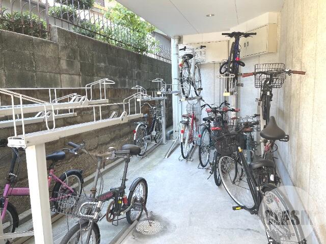 18/23 エントランス