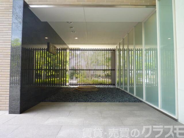 18/30 エントランス