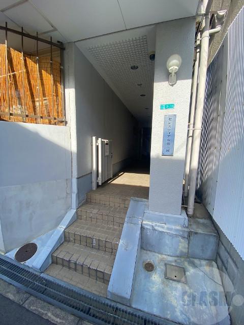 22/28 エントランス