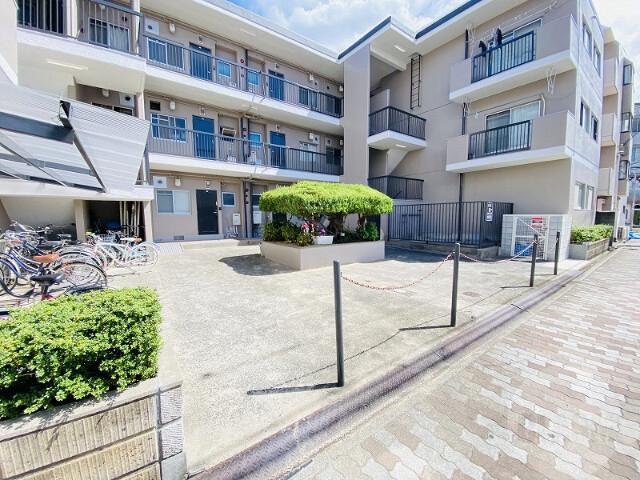 19/30 エントランス