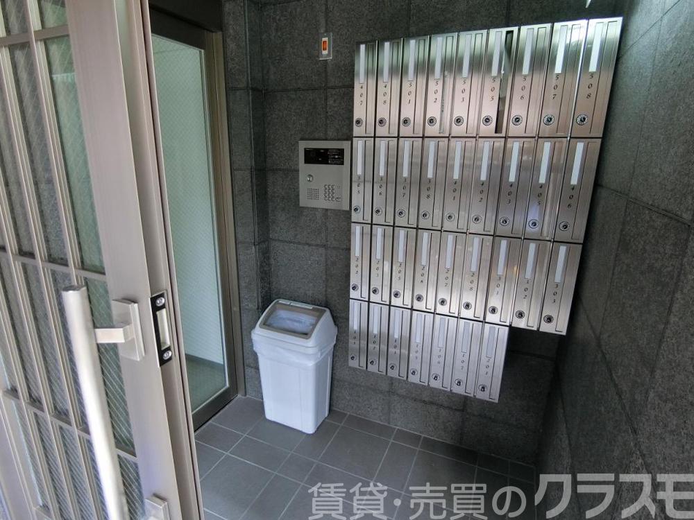 28/30 エントランス