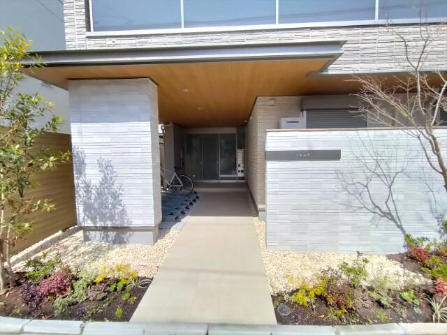 22/30 エントランス