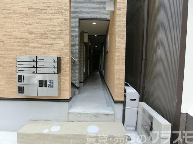 28/30 エントランス