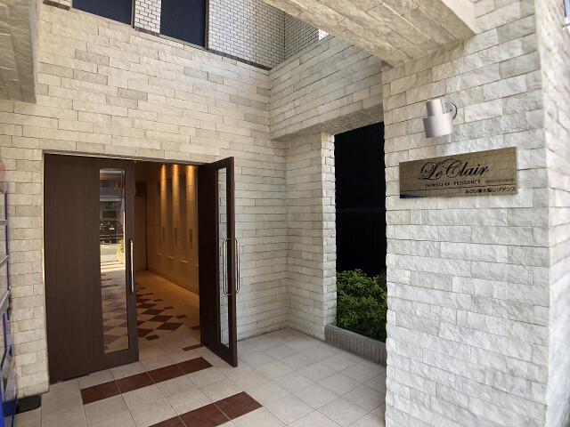 22/30 エントランス