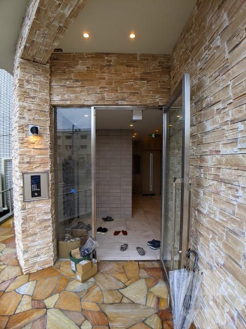 22/27 エントランス