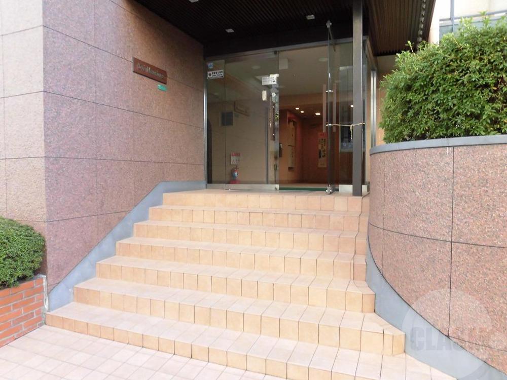 26/30 エントランス