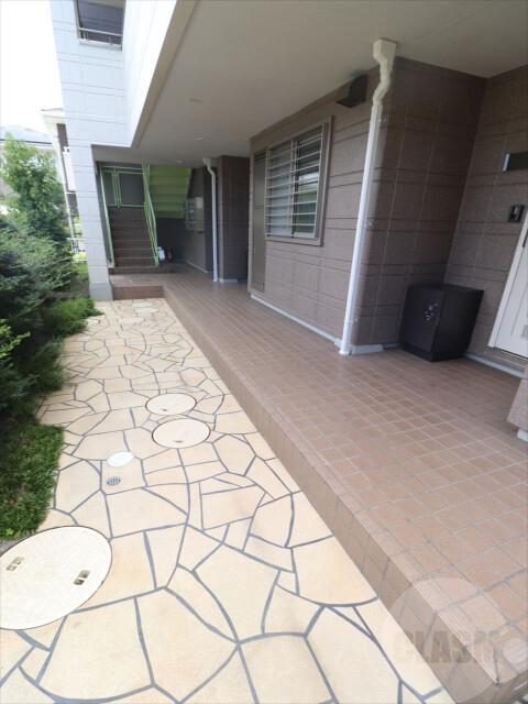 22/30 エントランス