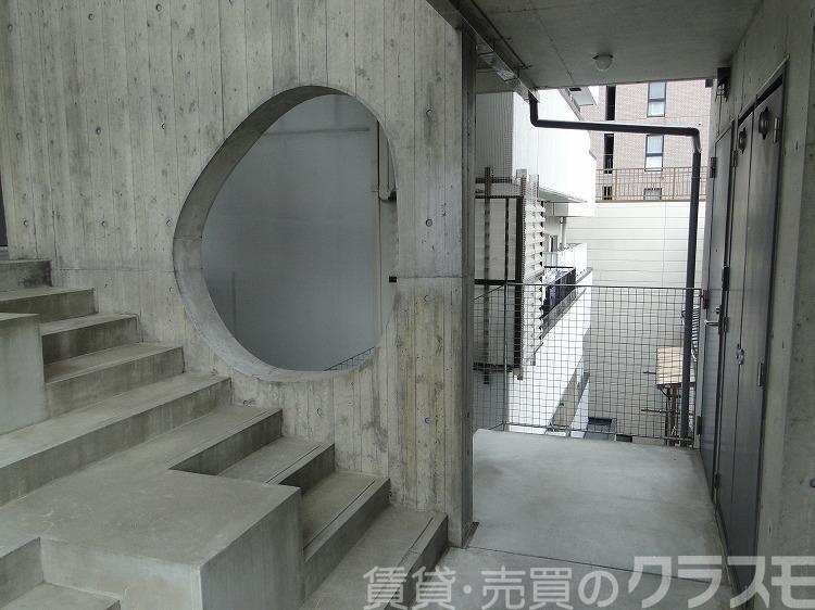 28/30 エントランス