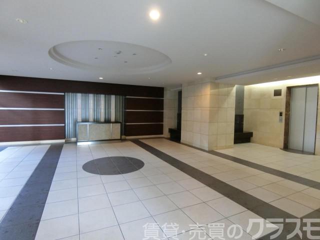 27/30 エントランス