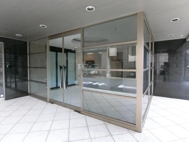 28/30 エントランス