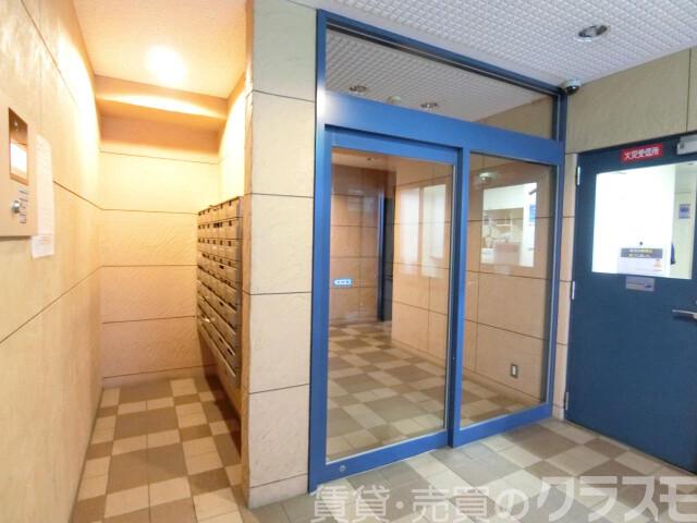 27/30 エントランス