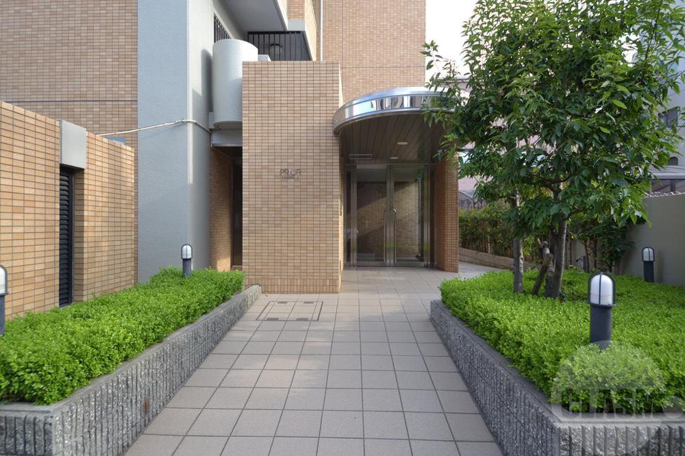 19/27 エントランス