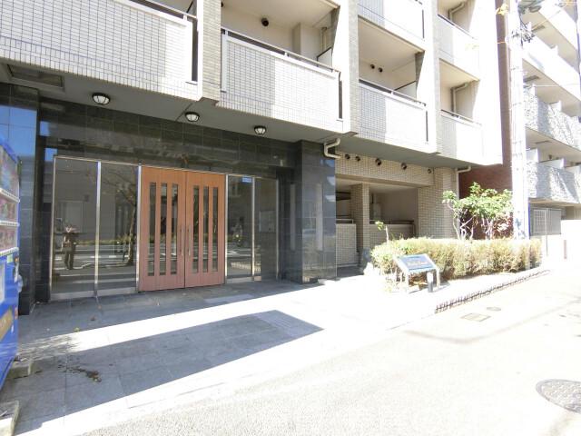 28/30 エントランス