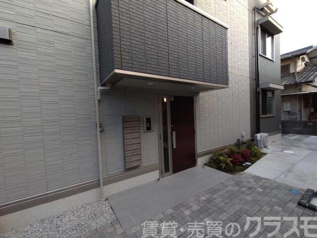 28/30 エントランス