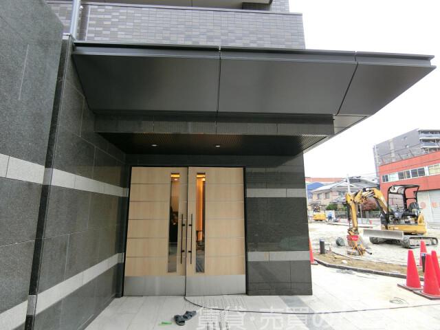 28/30 エントランス